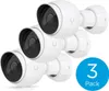 Three white Ubiquiti video cameras are arranged in a staggered formation against a white background. Produktbild-Vorschau