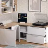 A corner desk setup with a record player, vinyl record, and shelving unit. Náhled obrázku produktu