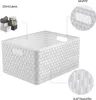 A white storage basket with a rattan-like texture is shown from a diagonal angle. Inset images highlight the handles and the texture. A small stack of similar baskets is shown in the upper left corner. Voir les images du produit