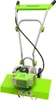 A front-facing view of a green and gray gasoline-powered tiller. Voir les images du produit