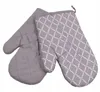 Two oven mitts are shown against a white background. Anteprima dell’immagine prodotto