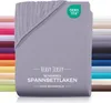A folded grey fitted sheet is shown, with a stack of other colored sheets visible on the left and right sides. Produktbild-Vorschau