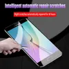 A hand is shown applying a screen protector to a Samsung smartphone. Produktbild-Vorschau