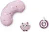 A pink nursing pillow, a small plush owl toy, and a purple ring toy are arranged on a white background. Náhled obrázku produktu