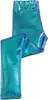 Eine glänzende Blau Metallic Kinderleggings liegt einzeln gefaltet auf weißem Hintergrund.