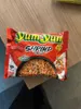 A package of Yum Yum instant noodles with shrimp flavor is placed on a wooden table. Anteprima dell’immagine prodotto