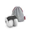 A pair of white baby earmuffs with a black and white striped headband is shown next to a gray drawstring bag with white polka dots. A red tag with the word 'ALPINE' is attached to the bag. Anteprima dell’immagine prodotto