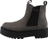 Auf dem Bild ist ein grauer Stiefel zu sehen der von der Seite betrachtet wird. Der Stiefel hat eine robuste Sohle und eine aufrechte Form mit einer besonderen Nahtführung. Produktbild-Vorschau