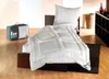 A white comforter and pillow set are displayed on a bed, with a storage bag to the left. Produktbild-Vorschau