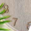 Elegantné nástenné hodiny 38 cm s dreveným povrchom    Náhľad obrázku produktu 4