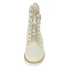 A white boot with beige laces is shown from the front. Produktbild-Vorschau