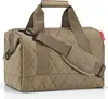 A studio shot of a quilted duffel bag. Náhled obrázku produktu