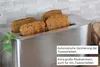 Toastet 4 XXL-Vollkornscheiben, mit automatischer Zentrierung, vor hell gefliesterer Wand Produktbild-Vorschau