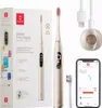 A product box and its contents, including an electric toothbrush, charging base, USB cable, and a smartphone displaying an app. Voir les images du produit