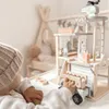 Een houten brandweerstation met accessoires, inclusief Productafbeelding-voorbeeld 9