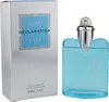 Hellblauer Cartier Déclaration L’Eau Flakon mit silbernem Verschluss neben silberblauer Verpackung mit Logo und Schriftzug. Podgląd zdjęcia produktu
