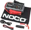 A car battery jump starter kit is laid out on a white background, with its accessories. Produktbild-Vorschau