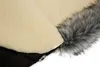 A close-up view of the interior lining and faux fur trim of a baby stroller footmuff. Podgląd zdjęcia produktu