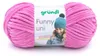 A ball of pink chenille yarn with a label showing a person wearing a teal knitted hat. Produktbild-Vorschau