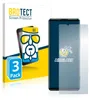 A product shot of a screen protector packaging and a smartphone with a screen protector applied. Produktbild-Vorschau