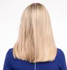 A split image showing a person's hair before and after using a hairbrush. Anteprima dell’immagine prodotto