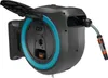 Close-up of a wall-mounted hose reel with the hose partially extended. Voir les images du produit