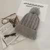 Graue Winterstrickmütze mit Bommel und Perlen, Produktbild-Vorschau 2