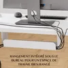 A white desk with a monitor, keyboard, and mouse, featuring an integrated cable management system. Voir les images du produit