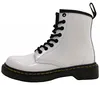 Stivali Dr. Martens Delaney in vernice bianca, taglia 29 Anteprima dell’immagine prodotto 1