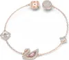 A product shot of a bracelet on a white background. Anteprima dell’immagine prodotto