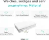 A stack of white towels with feature callouts. Produktbild-Vorschau