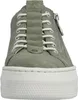 A close-up, front-facing view of a green sneaker with white laces and a white sole. Voir les images du produit