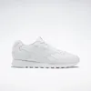 A white Reebok sneaker is shown against a white background. Voir les images du produit