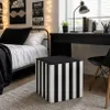 Quadratischer Sitzpouf Schwarz Gestreift – Bequemer Hocker Produktbild-Vorschau 4