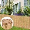 A bamboo fence in a garden setting with a house and plants in the background. A close-up inset shows a bundle of bamboo poles. Anteprima dell’immagine prodotto