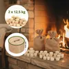 Wood briquettes are displayed in front of a fireplace, with some in burlap sacks and others scattered on a hearth. A circular graphic shows the dimensions of a single briquette. Anteprima dell’immagine prodotto