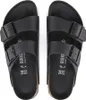 A top-down view of a pair of black Birkenstock Arizona sandals on a white background. Anteprima dell’immagine prodotto