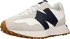 A studio shot of a New Balance sneaker. Anteprima dell’immagine prodotto