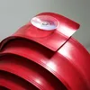 Roter Silikon-Spritzschutz mit einem klaren Saugnapf, aus einem aufwärts gerichteten Winkel betrachtet Anteprima dell’immagine prodotto