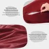 A collage showing two close-up views of a dark red textile product, likely bedding, with text overlays highlighting features. Voir les images du produit