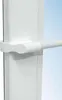 A close-up shot of a white telescopic cafe curtain rod attached to a window frame. Produktbild-Vorschau