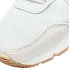 A close-up view of the toe area of a white sneaker. Produktbild-Vorschau