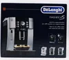 The image shows the packaging of a DeLonghi Magnifica S coffee maker. Produktbild-Vorschau