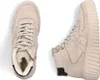 A top-down and side view of a pair of beige women's boots. Voir les images du produit