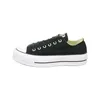 A black Converse Chuck Taylor All Star Lift Ox sneaker with a white platform sole is shown against a white background. Anteprima dell’immagine prodotto