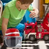 Relaxdays Feuerwehrhelm Kinder, mit Visier, Nackentuch & Produktbild-Vorschau 5