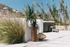 An outdoor patio scene with plants, a hot tub, and decorative elements. Anteprima dell’immagine prodotto