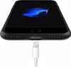 A close-up shot of the bottom of a smartphone with a charging cable plugged in. Anteprima dell’immagine prodotto