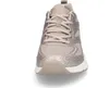 A front view of a beige Skechers sneaker. Voir les images du produit