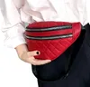 Grand sac réniforme en cuir souple Eco matelassé pour Voir les images du produit 19